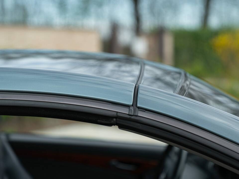 Image 13/50 of Mercedes-Benz SL 500 (2001)