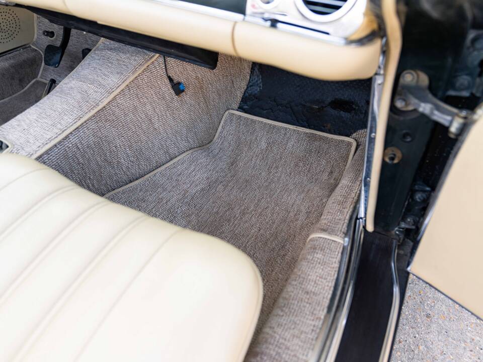 Afbeelding 12/43 van Mercedes-Benz 280 SL (1968)