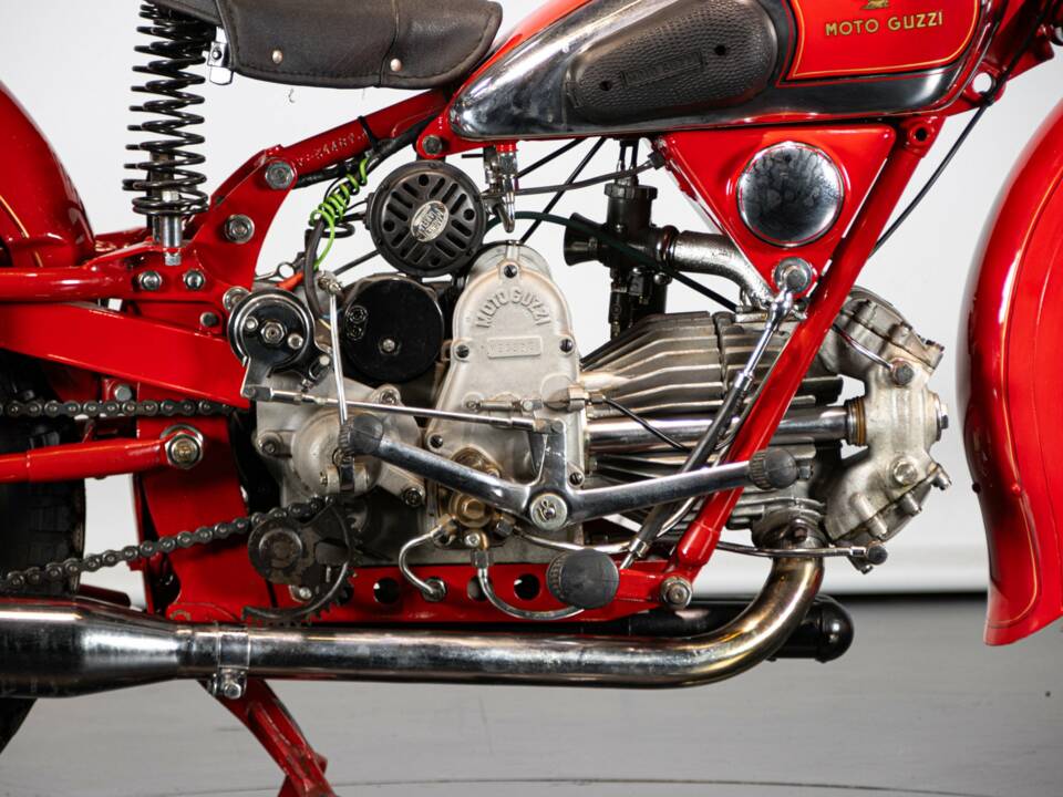 Imagen 17/50 de Moto Guzzi DUMMY (1952)