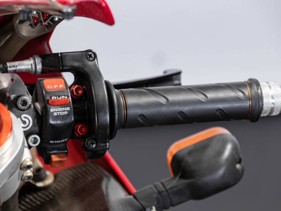 Immagine 18/43 di Ducati 996 SPS (1999)