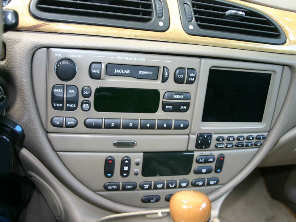 Bild 26/51 von Jaguar S-Type 4.0 V8 (2000)