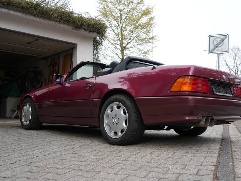 Image 7/95 of Mercedes-Benz 300 SL (1993)