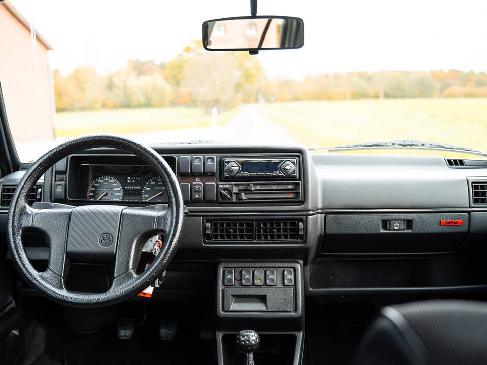 Image 31/48 de Volkswagen Golf Mk II GTi 16V 1.8 (1990)