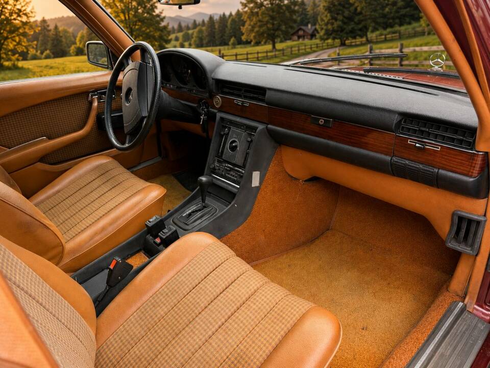 Image 2/8 of Mercedes-Benz 280 SE (1976)