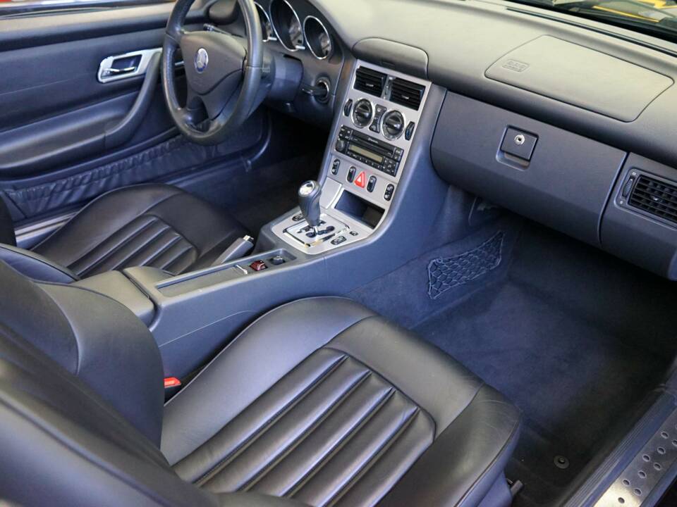 Image 23/48 of Mercedes-Benz SLK 230 Kompressor (2003)