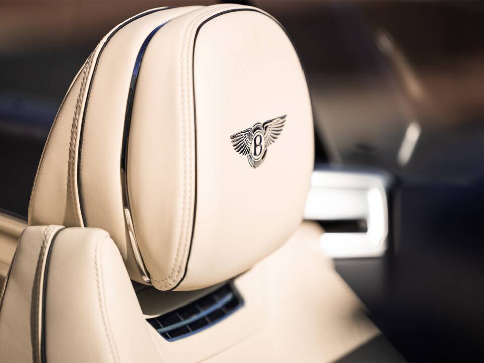 Imagen 17/22 de Bentley Continental GTC V8 (2020)