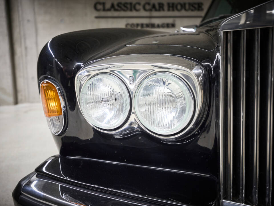 Image 40/99 of Rolls-Royce Corniche I (1979)