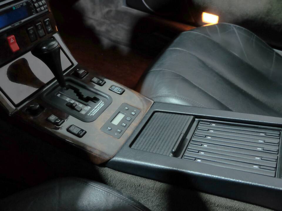 Image 11/33 de Mercedes-Benz 500 SL (1990)