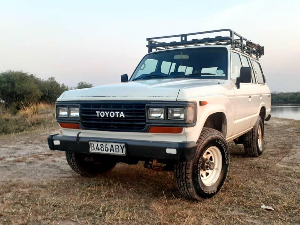 Image 10/61 of Toyota Land Cruiser FJ 62 (1989)