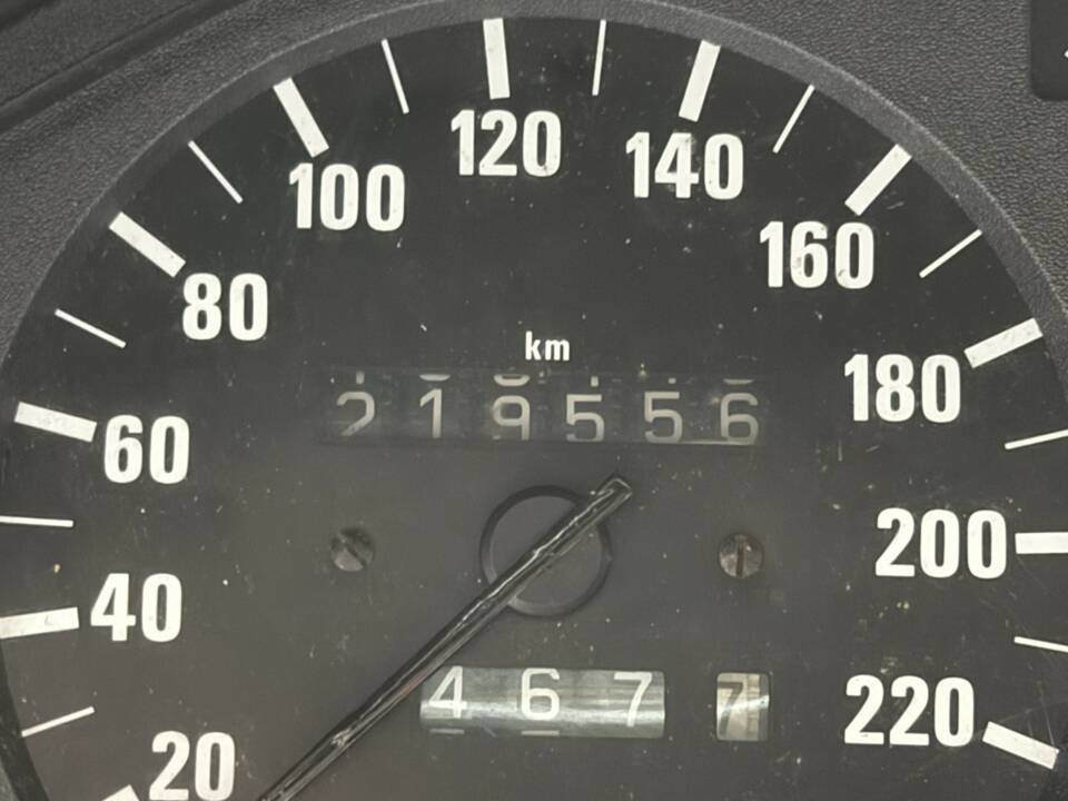Afbeelding 8/26 van BMW 320i (1985)