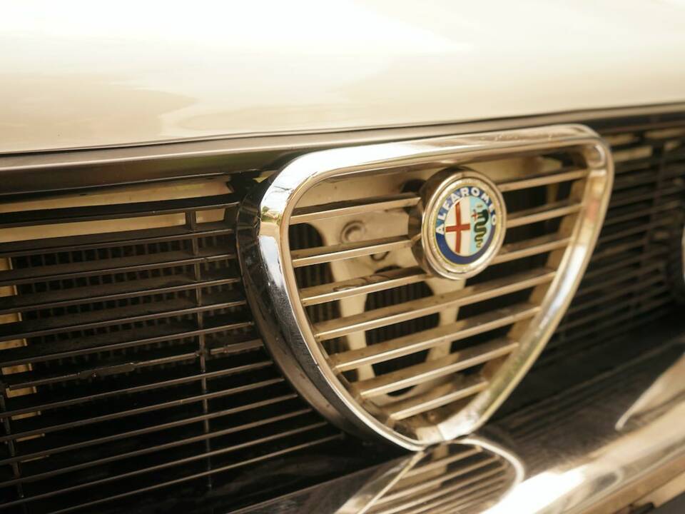 Image 19/100 of Alfa Romeo Giulia Nuova Super 1300 (1977)