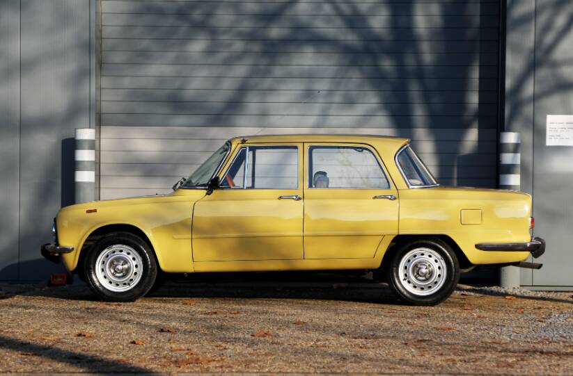 Image 9/22 de Alfa Romeo Giulia Nuova Super 1300 (1975)