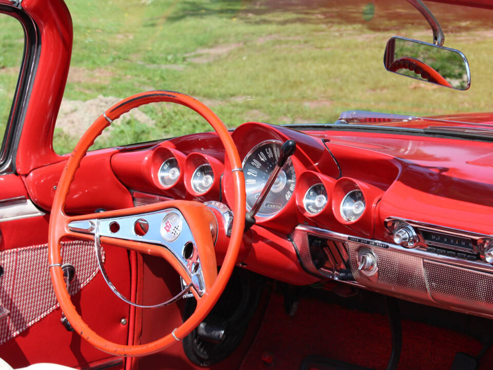Bild 18/31 von Chevrolet Impala Convertible (1960)