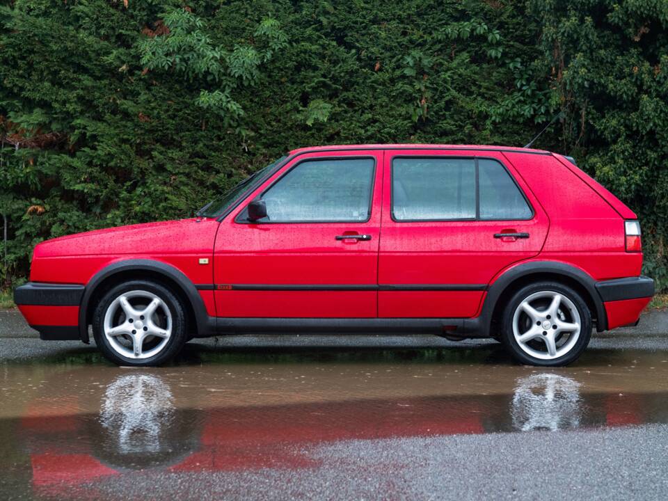 Image 2/50 de Volkswagen Golf III GTI 2.0 (1992)