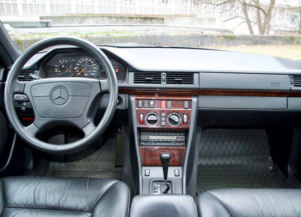Bild 16/32 von Mercedes-Benz 280 TE (1993)
