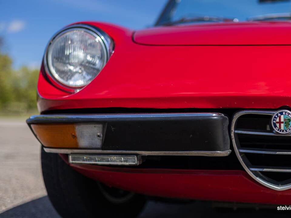 Afbeelding 21/42 van Alfa Romeo 2000 Spider Veloce (1980)
