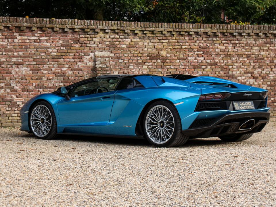 Image 46/50 of Lamborghini Aventador S (2018)