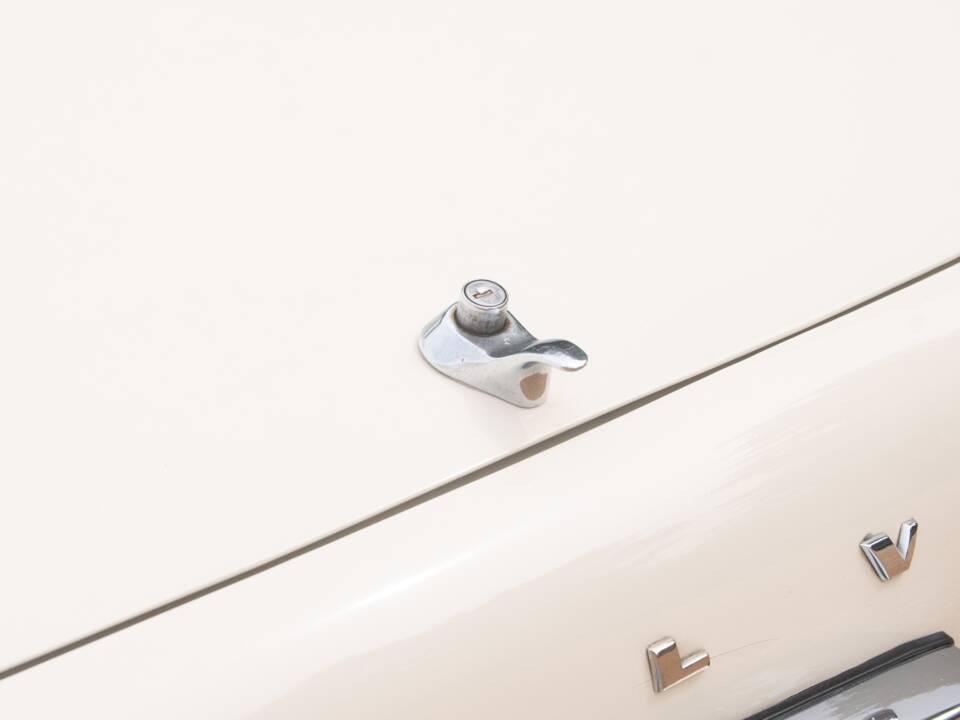 Image 40/50 of Volvo 1800 S (1966)