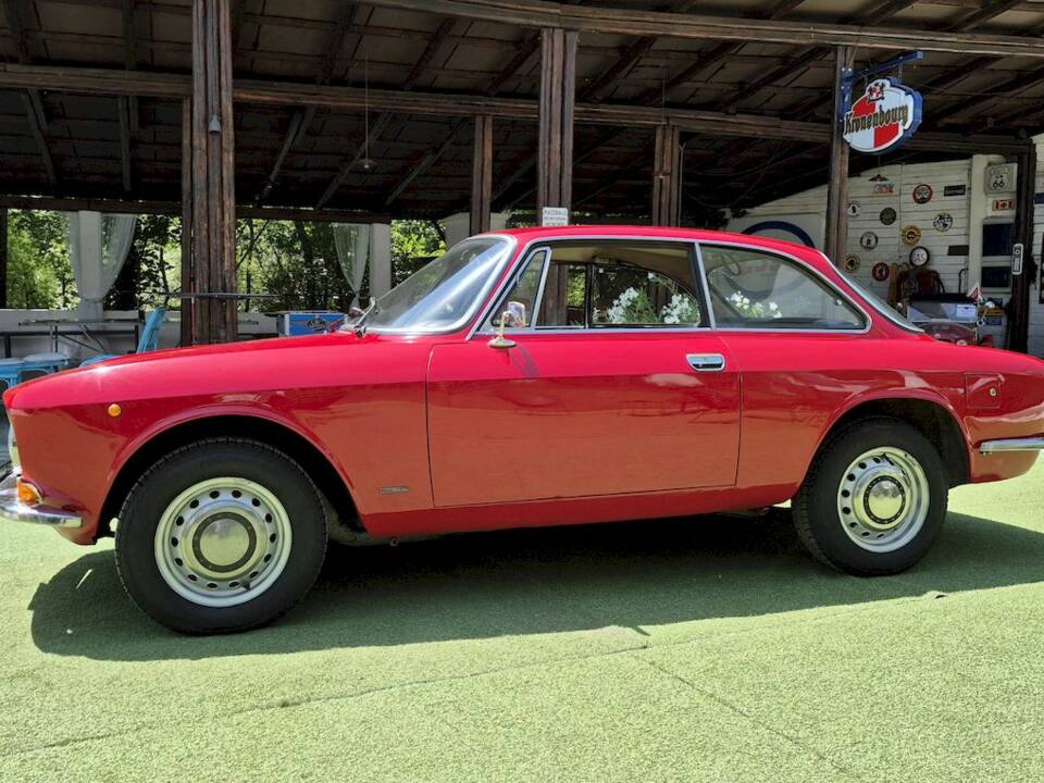 Afbeelding 4/63 van Alfa Romeo Giulia GT 1300 Junior (1971)
