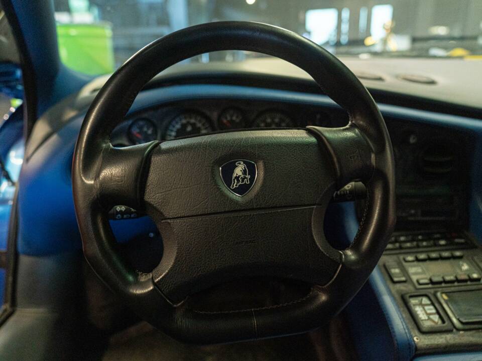 Image 26/36 of Lamborghini Diablo SV (1998)