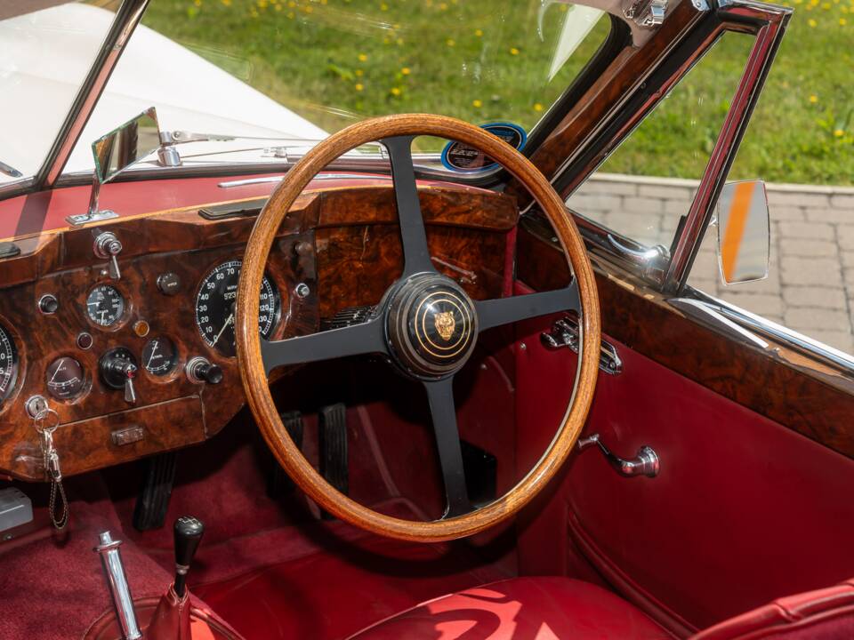 Image 43/58 of Jaguar XK 140 SE DHC (1955)