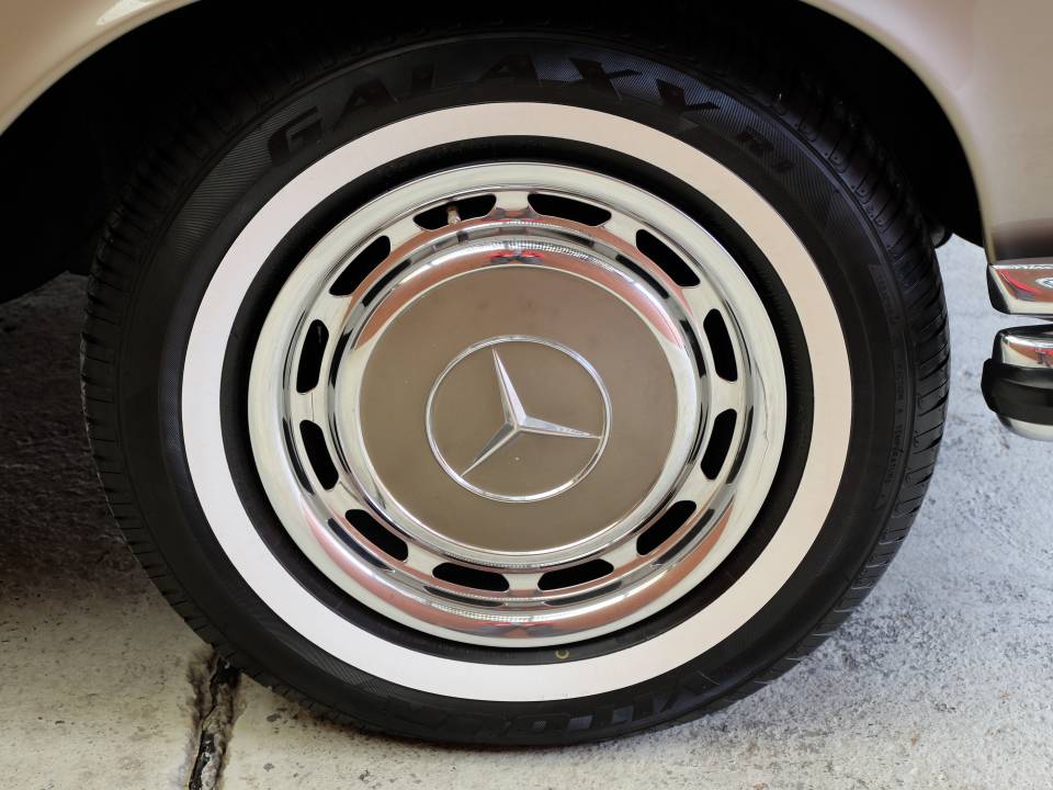 Image 18/71 of Mercedes-Benz 300 SEL (1969)