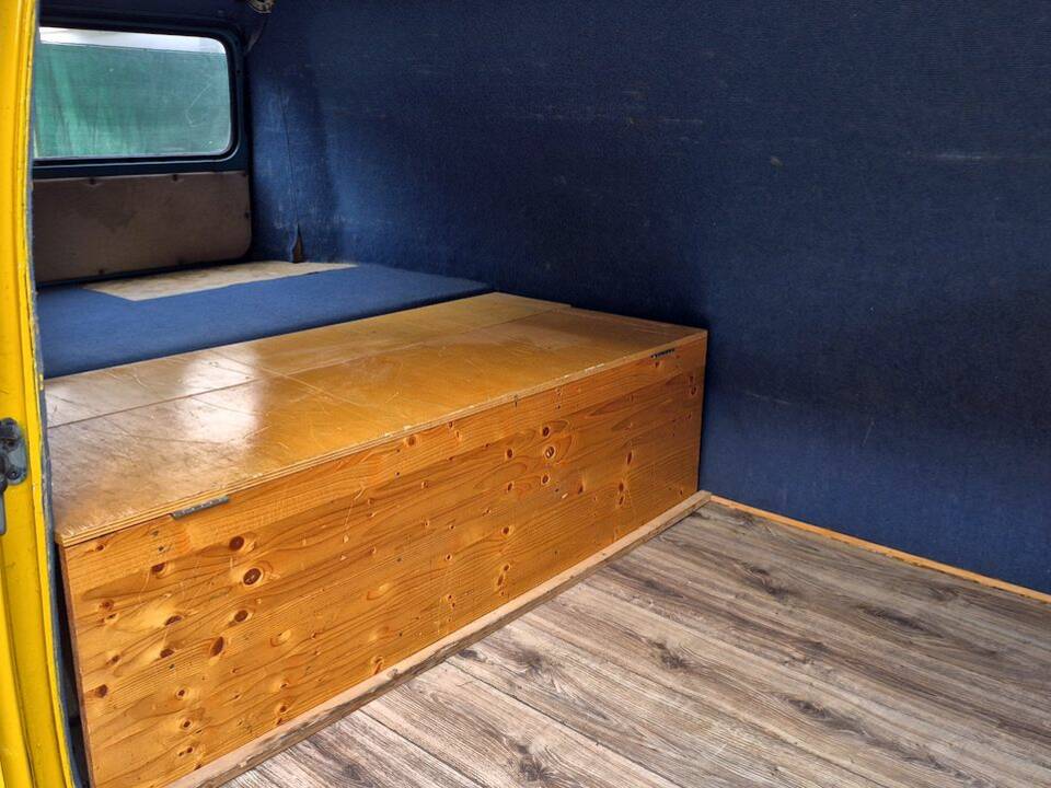 Bild 38/50 von Volkswagen T2b Kastenwagen (1976)