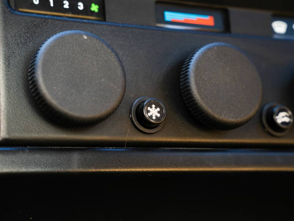 Image 34/63 of Lancia Delta HF Integrale Evoluzione II (1994)