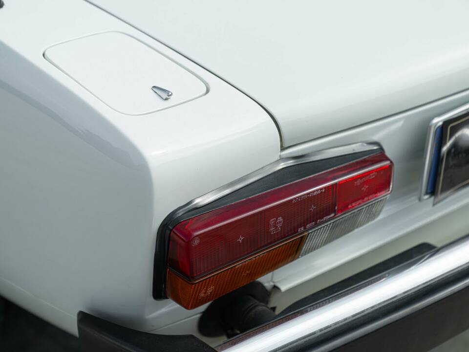 Image 13/50 of FIAT Spider 2000 Pininfarina 50th Anniversary Edition (1981)