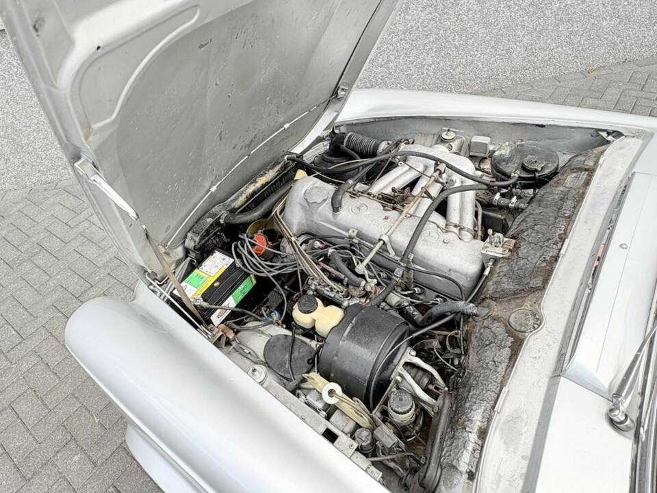 Image 37/50 of Mercedes-Benz 230 SL (1966)