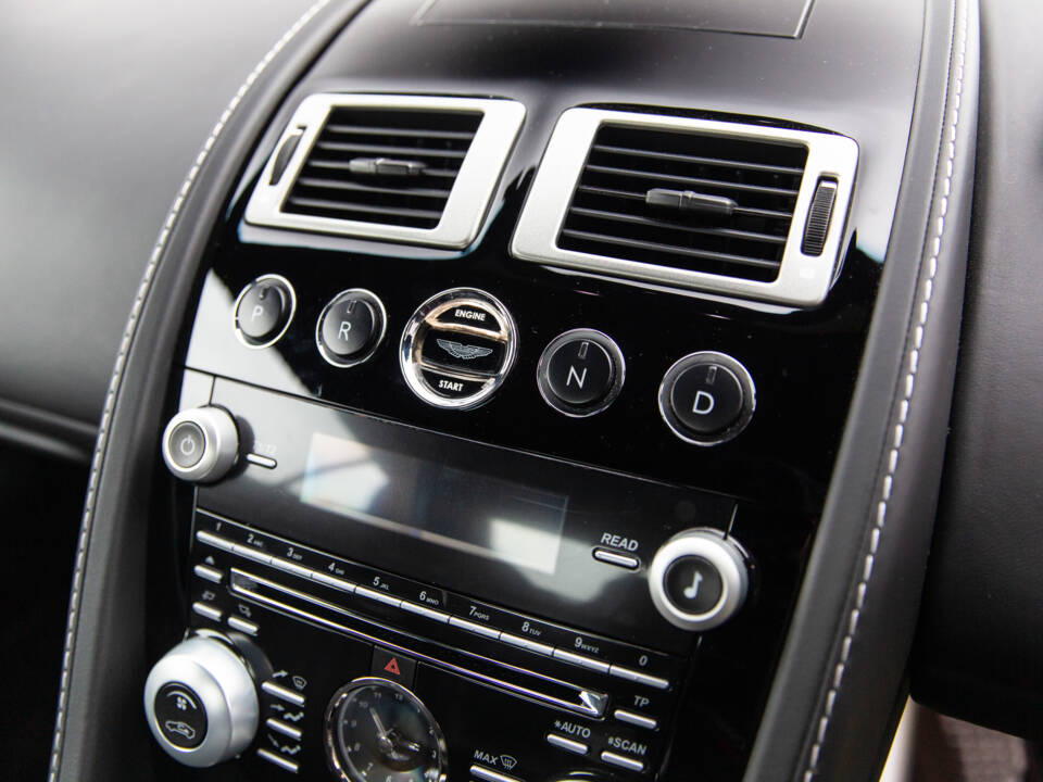 Immagine 42/98 di Aston Martin DBS (2010)