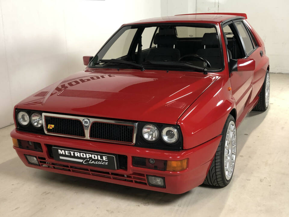 Image 16/33 of Lancia Delta HF Integrale Evoluzione I (1992)