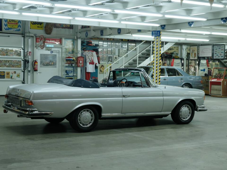 Image 12/50 of Mercedes-Benz 280 SE 3,5 (1970)