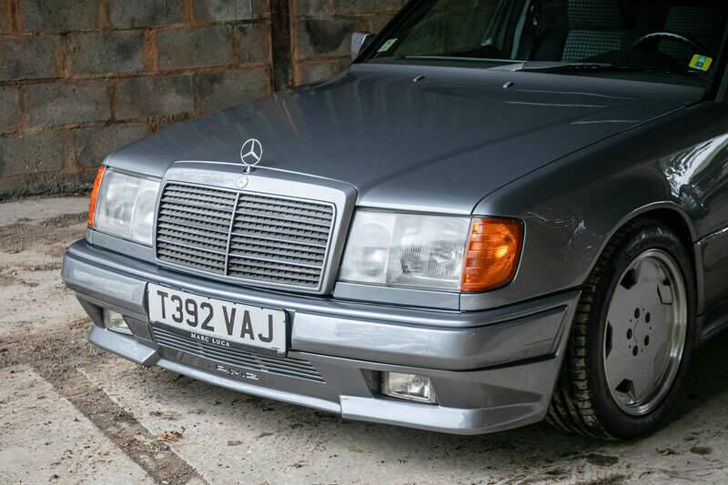 Image 31/43 of Mercedes-Benz 300 CE 3.2 AMG (1990)