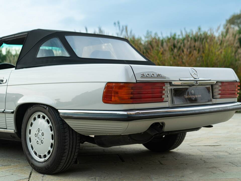 Image 22/50 of Mercedes-Benz 300 SL (1988)