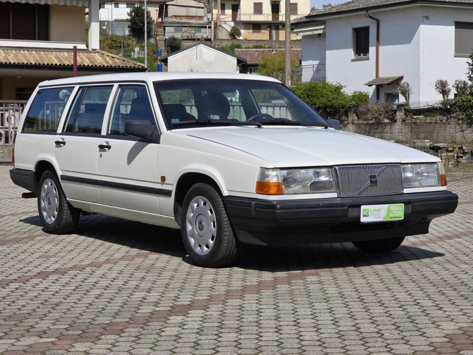 Bild 1/35 von Volvo V40 2.0 16V (1996)