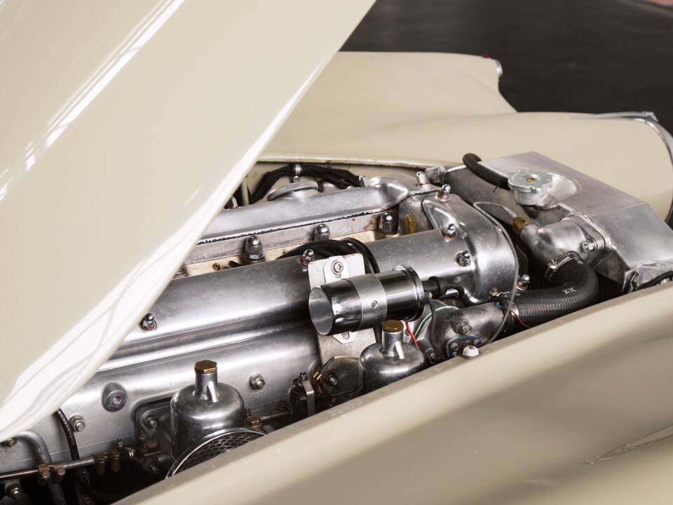 Image 50/50 de Jaguar XK 120 DHC (1953)