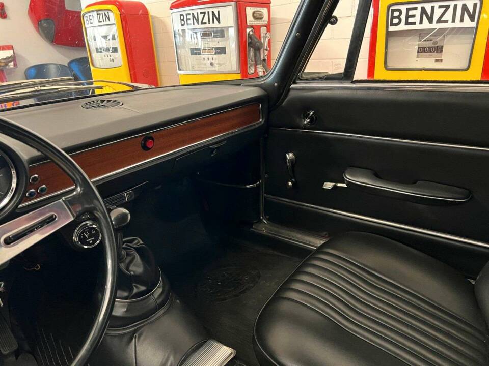 Image 9/20 of Alfa Romeo Giulia GT 1300 Junior (1971)