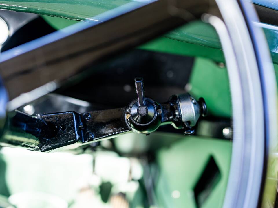 Image 42/50 of Morris Eight (1937)