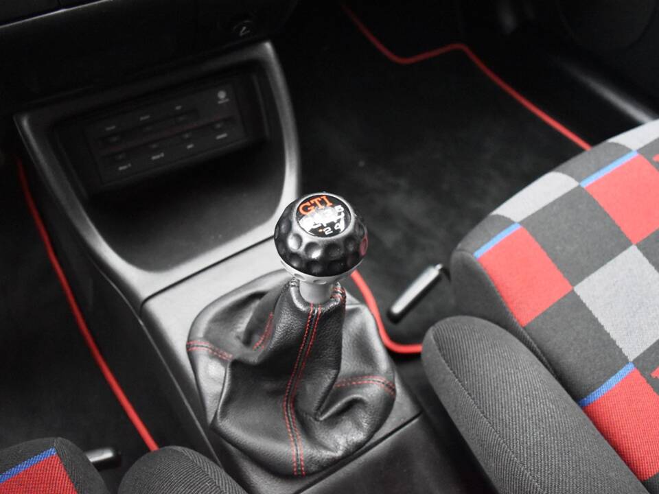 Image 28/41 de Volkswagen Golf III 2.0 GTI &quot;Edition&quot; (1997)