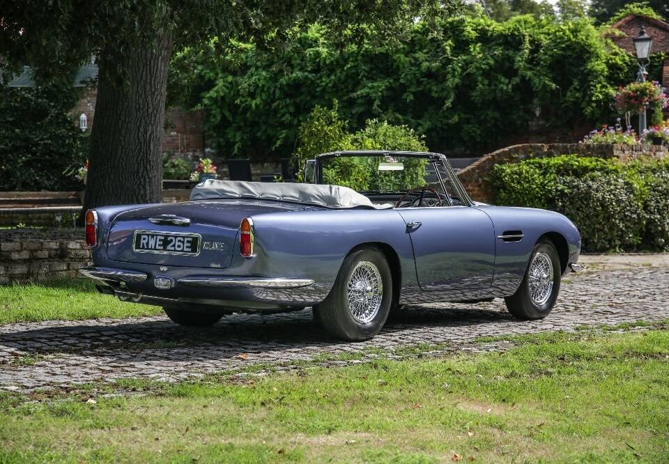 Image 15/30 de Aston Martin DB 6 Volante (1967)