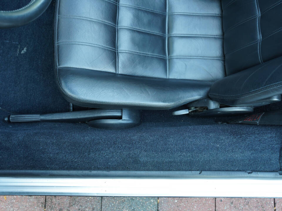 Image 22/50 of Ferrari 328 GTS (1987)