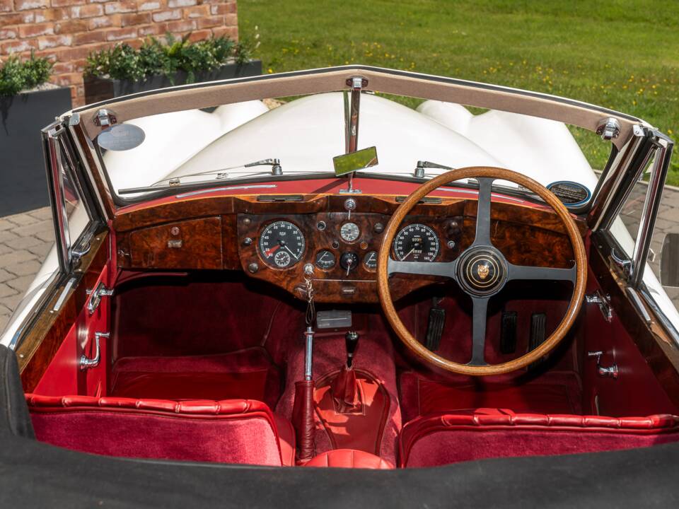 Image 46/58 of Jaguar XK 140 SE DHC (1955)