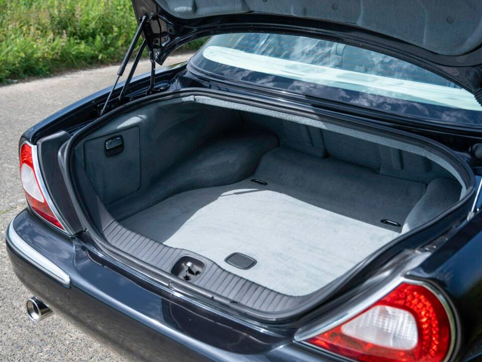 Obraz 35/50 pojazdu Jaguar XJR Super V8 (2004)