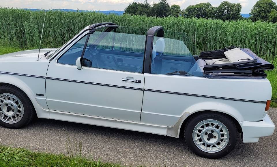 Imagen 2/6 de Volkswagen Golf I Cabrio 1.8 (1988)
