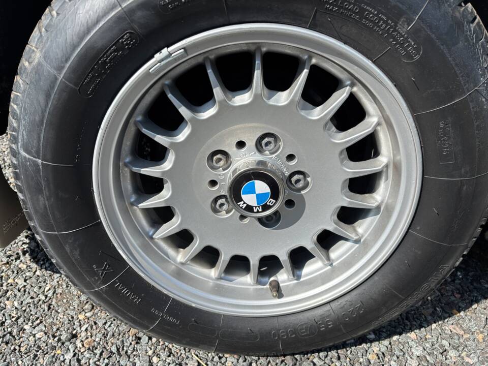 Bild 38/40 von BMW 524td (1985)