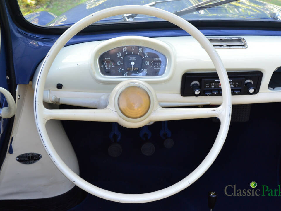 Image 42/50 of Renault 4 CV Décapotable (1954)