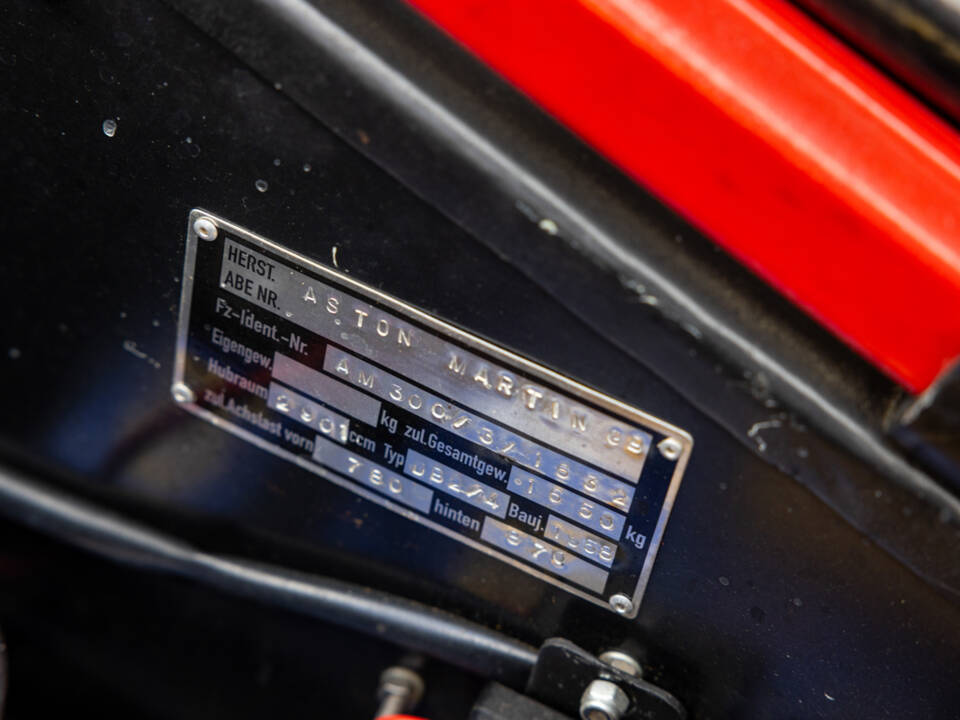 Image 48/50 of Aston Martin DB 2&#x2F;4 Mk III (1958)