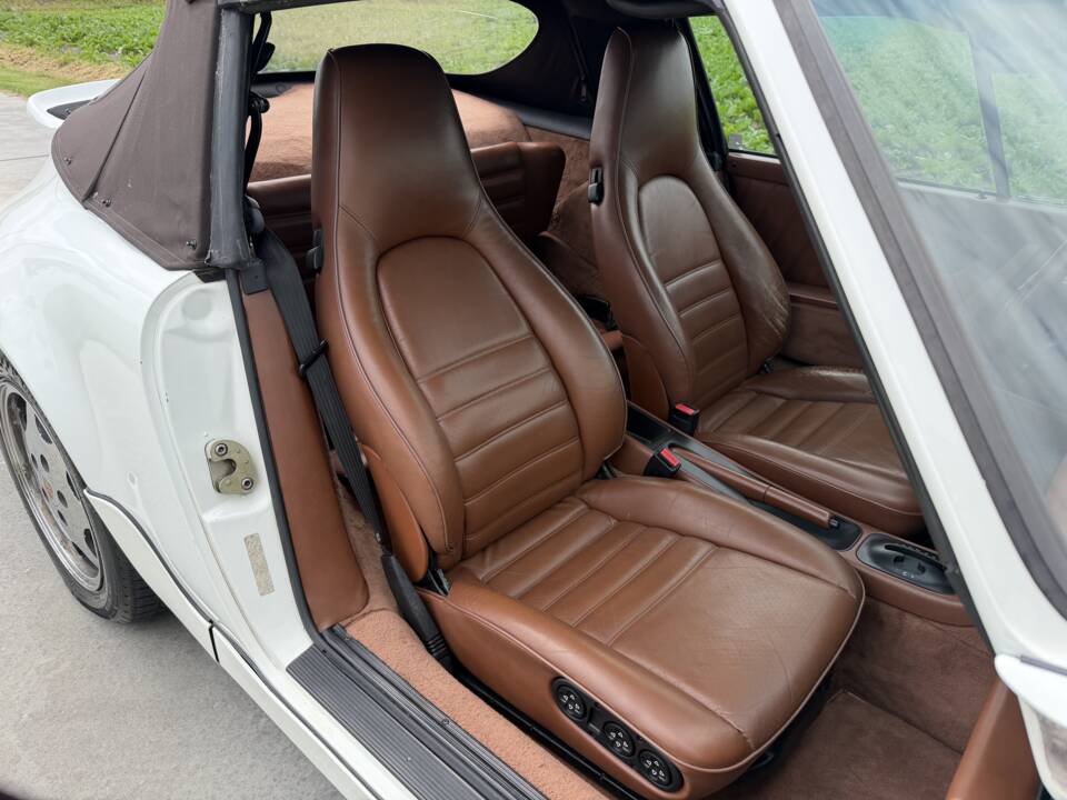 Image 46/62 of Porsche 911 Carrera 2 (1990)