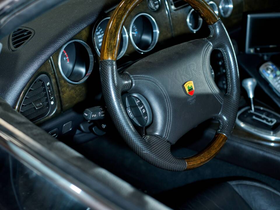 Bild 33/55 von Jaguar XKR (2000)